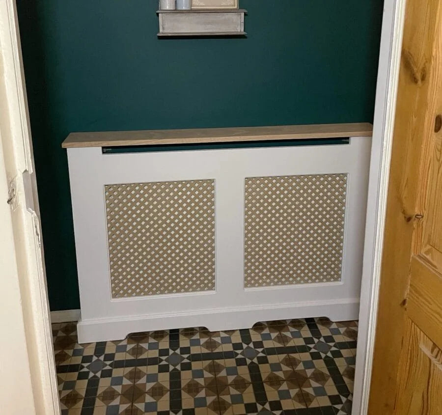 Regency Grille Radiator Cover with Solid Oak Top – Elegant Traditional Radiator Cabinet